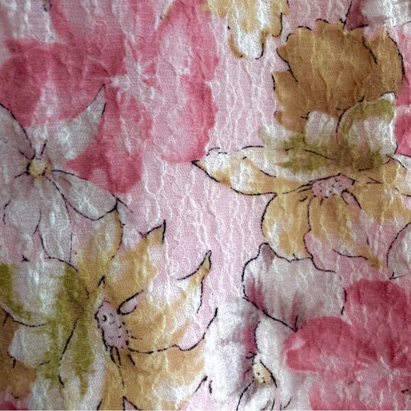 Y2K style lace/floral tank top - Picture 3 of 3